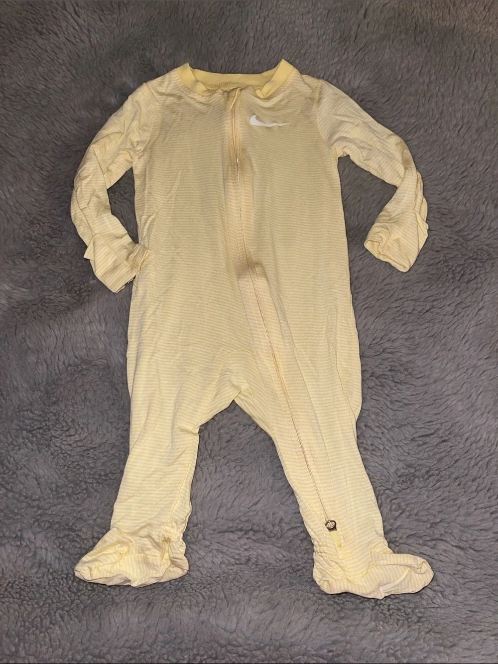 🌈 Nike Baby Boy Girl Sleeper Sz 6M Viscose Footed Pajama Yellow Soft & stretchy